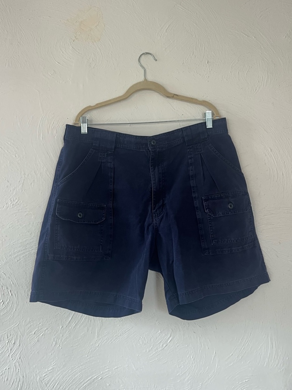 Men’s Cabela’s Navy Cargo Shorts Size 38
